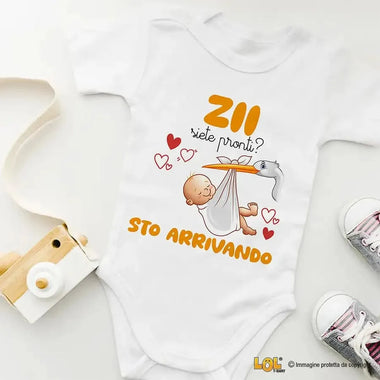 Body neonato sto arrivando, per tutti i membri della famiglia-Body per bimbi-Lol T-shirt
