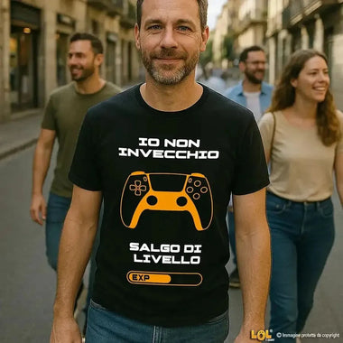 Maglietta divertente uomo – “Io non invecchio, salgo di livello"-T-shirt-Lol T-shirt