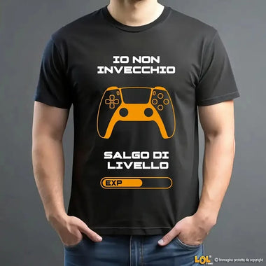 Maglietta divertente uomo – “Io non invecchio, salgo di livello"