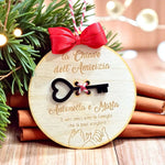Pallina di Natale in Legno “La Chiave dell’Amicizia” con Nomi Personalizzati