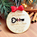 Pallina di Natale in Legno “La Chiave dell’Amicizia” con Nomi Personalizzati