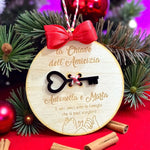 Pallina di Natale in Legno “La Chiave dell’Amicizia” con Nomi Personalizzati