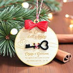 Pallina di Natale in Legno “La Chiave dell’Amore” con Nomi Personalizzati