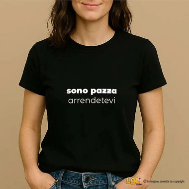 T-Shirt Donna Divertente “Sono Pazza, Arrendetevi”
