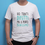 T-shirt Uomo Divertente "Ho Tanti Difetti ma li Porto Benissimo"