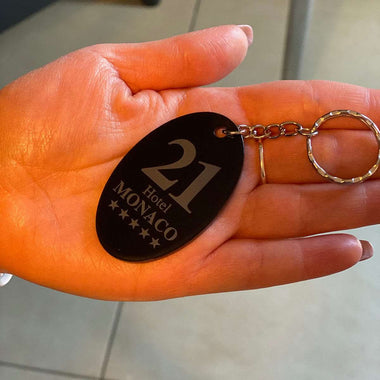 Portachiavi per Hotel o b&b in plexiglass nero con numero stanza Portachiavi