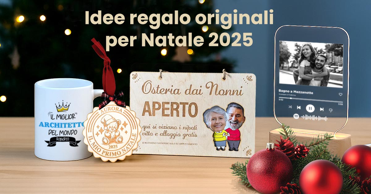 Idee regalo originali per Natale 2025: tazze, quadri, lampade e palline di Natale personalizzate realizzate artigianalmente da Lol T-Shirt. 