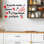 Adesivo Murale Cucina "In questa cucina l’amore è l’ingrediente principale" - Decorazione per Pareti-Adesivi decorativi-Lol T-shirt