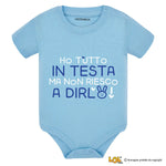 Body Neonato "Ho tutto in testa ma non riesco a dirlo" - Disponibile in Azzurro, Rosa, Rosso e Nero