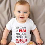 Body Neonato "Sono la Prova che Papà non Gioca Sempre ai Videogiochi" - Idea Regalo per Gamer Papà