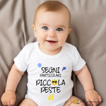 Body Neonato "Segni Particolari: Piccola Peste" - Idea Regalo Simpatica