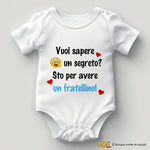 Body Neonato “Vuoi sapere un segreto? Sto per avere un fratellino!” – Idea Annuncio Fratellino in Arrivo