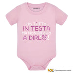 Body Neonato "Ho tutto in testa ma non riesco a dirlo" - Disponibile in Azzurro, Rosa, Rosso e Nero