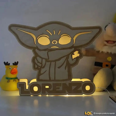 Lampada in legno a led Personalizzabile con Nome Baby Yoda (Star Wars Tribute)-Lampada in legno-Lol T-shirt