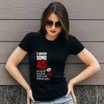 T-shirt Donna E sono 44 kiss kiss se ne frega Con Anno Personalizzabile T-Shirt