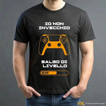 Maglietta divertente uomo – “Io non invecchio, salgo di livello"-T-shirt-Lol T-shirt