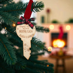 Pallina di Natale in Legno a Forma di Chiave Personalizzata con Nomi – Primo Natale nella Nuova Casa-Decorazioni natalizie-Lol T-shirt