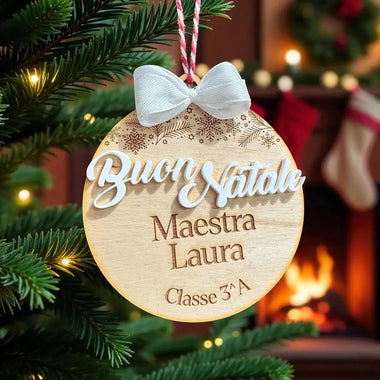 Pallina di Natale in Legno Maestra Personalizzata con Nome, Classe e Scritta Buon Natale in 3D-Decorazioni natalizie-Lol T-shirt