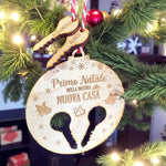 Pallina di Natale in Legno Personalizzata con Chiavi e Nomi "Primo Natale Nella Nostra Nuova Casa" - Chiavi con Nome-Decorazioni natalizie-Lol T-shirt