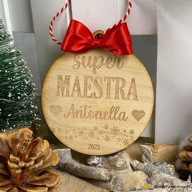 Pallina di Natale in legno Regalo per Maestra personalizzabile con nome - Super Maestra-Decorazioni natalizie-Lol T-shirt