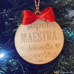 Pallina di Natale in legno Regalo per Maestra personalizzabile con nome - Super Maestra-Decorazioni natalizie-Lol T-shirt