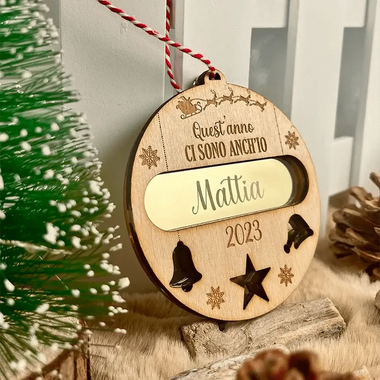 Pallina di Natale Quest'anno ci sono anch'io con nome personalizzato-Decorazioni natalizie-Lol T-shirt
