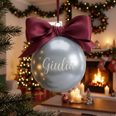 Pallina di Natale Argentata Personalizzata con Nome e Fiocco in Raso – 8 cm