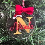 Pallina di Natale in Plexiglass trasparente personalizzata con nome e iniziale con Cappellino