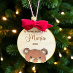 Pallina di Natale in Legno “Il Primo Natale” con Orsetto in 3D e Sonaglio – Personalizzata con Nome e Anno