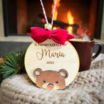 Pallina di Natale in Legno “Il Primo Natale” con Orsetto in 3D e Sonaglio – Personalizzata con Nome e Anno