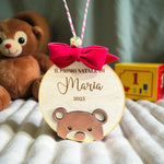 Pallina di Natale in Legno “Il Primo Natale” con Orsetto in 3D e Sonaglio – Personalizzata con Nome e Anno