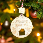 Pallina di Natale in Legno Personalizzata con Nomi "Primo Natale Nella Nostra Nuova Casa" - Casetta