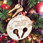 Pallina di Natale in Legno Personalizzata con Chiavi e Nomi "Primo Natale Nella Nostra Nuova Casa" - Chiavi con Nome