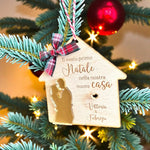 Pallina di Natale in Legno a Forma di Casa con Sagoma in Plexiglass Oro – Primo Natale Nuova Casa
