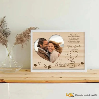 Quadro Personalizzato con Foto, Nomi, Data e Dedica - Idea Regalo Romantico in Legno con Cornice Bianca-Quadro-Lol T-shirt