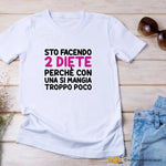 T-shirt Donna "Sto facendo 2 diete perché con una si mangia troppo poco" - Maglietta Ironica