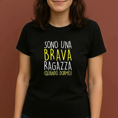 T-shirt Donna “Sono una Brava Ragazza (Quando Dormo)” - Divertente e Ironica-T-shirt-Lol T-shirt