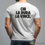 T-shirt Uomo con Frase sul Retro “Chi la dura la vince.”-T-shirt-Lol T-shirt