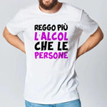 T-shirt Uomo Divertente "Reggo più l’alcol che le persone"-T-shirt-Lol T-shirt