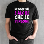 T-shirt Uomo Divertente "Reggo più l’alcol che le persone"-T-shirt-Lol T-shirt