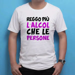 T-shirt Uomo Divertente "Reggo più l’alcol che le persone"-T-shirt-Lol T-shirt