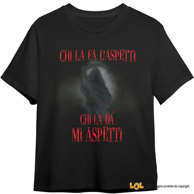T-shirt uomo nera “Chi la fa l’aspetti, chi la dà mi aspetti"-T-shirt-Lol T-shirt