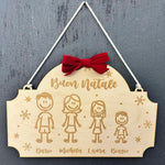 Targa Porta Natalizia Personalizzata con Membri e Nomi Famiglia – Decorazione in Legno con Fiocco Rosso in Velluto