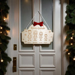Targa Porta Natalizia Personalizzata con Membri e Nomi Famiglia – Decorazione in Legno con Fiocco Rosso in Velluto