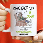 Tazza Che Giorno è Oggi Chi Se Ne Frega Sono in Pensione Personalizzata con Nome - Versione Uomo-Tazze Personalizzate-Lol T-shirt