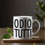 Tazza Divertente in Ceramica con Frase 'Odio Tutti'-Tazze Personalizzate-Lol T-shirt