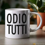 Tazza Divertente in Ceramica con Frase 'Odio Tutti'-Tazze Personalizzate-Lol T-shirt