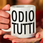 Tazza Divertente in Ceramica con Frase 'Odio Tutti'-Tazze Personalizzate-Lol T-shirt