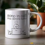 Tazza Divertente in Ceramica "Sono in Call, Ma Dimmi Tutto"-Tazze Personalizzate-Lol T-shirt