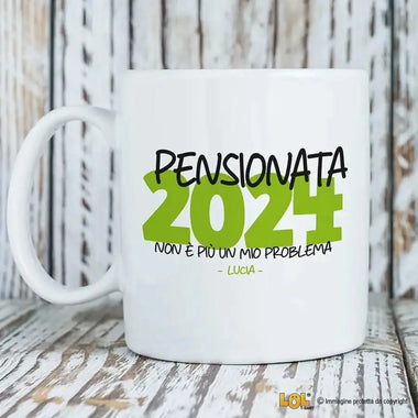 Tazza Pensionata Non è Più Un Mio Problema Personalizzata con Anno e Nome-Tazze Personalizzate-Lol T-shirt